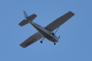 Morten 23 mars 2025 - LN-NRF besøker Høyenhall, det er Nedre Romerike Flyklubb som kommer med sin Cessna 172S Skyhawk SP fra 2006