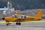 Morten 15 november 2025 - LN-MOM på Skien flyplass, her kommer det også en jeg ikke har sett før. Det er Hans med sin Piper PA-28-180 Cherokee C fra 1967. Da har jeg 4 forskjellige Piper PA-28-180 Cherokee i registeret mitt nå