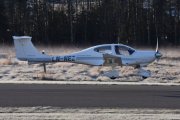 Morten 15 november 2025 - LN-NEZ lander på Kjeller flyplass, det er Turfly som lander med sin Diamond DA-40 TDI Diamond Star fra 2003. Jeg har ikke tatt bilde av den på Kjeller flyplass, men på Hamar flyplass har jeg sett den