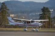 Morten 15 november 2025 - LN-YNS på Skien flyplass, det er Sportsflyklubben Øst eller Sameiet Sirius som kommer med sin Sirius TL-3000 TL-ultralight fra 2015. Den har jeg sett før, det var på Kjeller flyplass 19. juni 2022