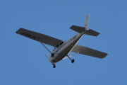 Morten 16 november 2025 - LN-NRF besøker Høyenhall, det er Nedre Romerike Flyklubb som er ute med sin Cessna 172S Skyhawk SP fra 2006. Har jeg sett dere i november før?