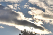Morten 16 november 2025 - LN-NRF over Høyenhall igjen, så her fikk vi dem sammen med solen. Den ligger veldig lavt nå