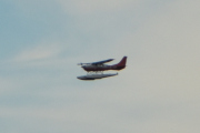 Morten 11 oktober 2025 - LN-TEP over Drøbak, jeg har sett dem før. Det er Negotiation som kommer med sin Cessna U206G Stationair II fra 1979