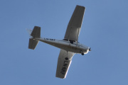 Morten 12 oktober 2025 - LN-NRF besøker Høyenhall, klokken er 15.38 og det er Nedre Romerike Flyklubb som kommer med sin Cessna 172S Skyhawk SP fra 2006