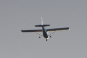 Morten 17 oktober 2025 - LN-MTH over Høyenhall, klokken er 16.24 og jeg tror det er Sameiet LN-MTH som er ute med sin Cessna 172N Skyhawk 100 II fra 1979