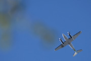 Morten 23 september 2025 - OY-CKP over Høyenhall, klokken er 12.17. Dette er typisk når jeg beskjærer bjørka. Det er Hexagon som kommer med sin Beechcraft B200 Super King Air fra 1981