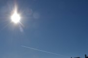 Morten 24 september 2025 - LN-BIF over Høyenhall, her har vi Cornell sammen med et jetfly. Jeg vet, dem er nede til høyre i bilde