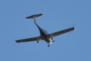 Morten 25 september 2025 - LN-FTM over Høyenhall, klokken er 17.32 og Oslo Flyveklubb kommer med sin Diamond DA-40NG som heter Mike og er fra 2015. Dem har vært her før i dag