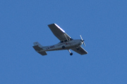 Morten lørdag 27 september 2025 - LN-NRO besøker Høyenhall, klokken er 13.41 og her kommer dem på løpende bånd. Dette er også Nedre Romerike Flyklubb, men med sin Cessna 172S Skyhawk SP fra 2009