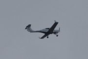 Morten søndag 28 september 2025 - LN-FTS over Høyenhall, klokken er 16.07 og jeg har vært på Brandbu i hele dag. Men nå kommer Oslo Flyveklubb med sin Diamond DA-40NG som heter Sierra og er fra 2016, men dem fikk den i 2020
