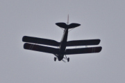Morten 3 september 2025 - Tiger Moth over Høyenhall, klokken er 18.06 og her har jeg noen valg. Enten så er det LN-BDM, eller LN-MAX, eller LN-KFT tror jeg