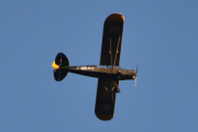 Morten 6 september 2025 - LN-ACJ besøker Høyenhall, klokken er 19.03 og vi får Nedre Romerike Flyklubb Veteranflygruppa i kveldsolen med sin Piper PA-19 Super Cub fra 1953