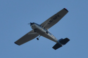 Morten 7 september 2025 - LN-NPK over Høyenhall, og her kommer Anne og Lars med sin Cessna 172B Skyhawk fra 1961
