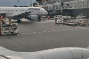 Morten 28 juli 2018 - Nice flyplass. Min søster med familie er på Nice Cote D'Azur Flyplass som er den nest viktigste flyplassen i Frankrike etter Aéroports de Paris. Flyplassen ble åpnet i 1937 og var da en relativt liten flyplass, men den offisielle åpningen var i 1944. Dem tar bilde fra et Norwegian fly og vi ser Lufthansa står parkert