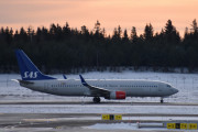 Morten 5 februar 2020 - LN-RRF som er en Boeing 737-85P som SAS Scandinavian Airlines flyr, rett før det tar av. Navnet på flyet er Froydis Viking
