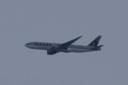 Morten 1 januar 2022 - Qatar Cargo over Høyenhall, men den var nærme nok til at vi kunne se den