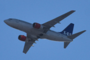 Morten 11 februar 2022 - LN-RPJ over Høyenhall, det er SAS Scandinavian Airlines som kommer med sitt Boeing 737-700 som er 22 år gammelt