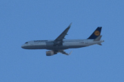 Morten 17 januar 2022 - Lufthansa over Høyenhall, du er litt for langt unna