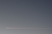 Morten 8 februar 2022 - Jetfly og SAS over Høyenhall, men øverst i bilde er det et annet fly over jetflyet