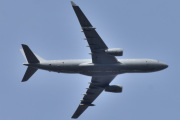 Morten 11 april 2021 - ZZ335 over Høyenhall, ikke noe å si på pilotens flyveferdigheter, helt i posisjon