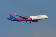 Morten 11 august 2021 - HA-LXN over Sandefjord, her ute på odden var det fin sikt. Det er Wizz Air som kommer med sin Airbus A321-231 fra 2017