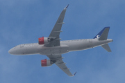 Morten 26 august 2021 - EI-SID over Høyenhall, det var en liten blå lomme og da ser vi SAS Scandinavian Airlines Ireland kommer med sin Airbus A320-251N