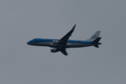 Morten 28 august 2021 - KLM Cityhopper over Høyenhall, men piloten er god og legger seg i posisjon