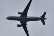 Morten 7 august 2021 - F-GRXC over Høyenhall, men piloten håndterer flyet bra og legger seg i posisjon