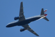 Morten 12 november 2021 - G-EUPY over Høyenhallparken, det er British Airways som flyr over med sitt Airbus A319-100 som er over 20 år gammelt