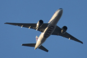 Morten 16 desember 2021 - A7-BFB over Høyenhall, like etterpå kommer det et nytt fly fint inn. Det er Qatar Airways Cargo som kommer med sitt Boeing 777F