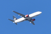 Morten 17 oktober 2021 - SAS over Høyenhall, dette er flyet jeg prøvde å få i samme bilde, men det gikk ikke