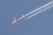 Morten 27 november 2021 - Enda et jetfly over Høyenhall, men et gult og rødt fly har jeg ikke sett før