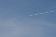 Morten 28 november 2021 - To jetfly og fuglen over Høyenhall, tror dere at de kan se hverandre?