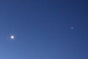 Morten 29 november 2021 - Stort fly og månen, så her er første bilde med flyet og månen, men det vil komme flere