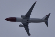 Morten 3 desember 2021 - LN-DYX over Høyenhall, piloten legger seg i posisjon men flyet har ikke noe navn
