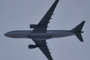 Morten 4 desember 2021 - A7-ACT over Høyenhall, det er Qatar Airways som kommer med sitt Airbus A330-200 og det var bare så vidt jeg rakk det