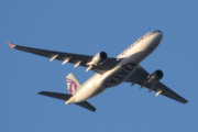 Morten 16 desember 2021 - A7-ACS over Høyenhall, denne kommer alltid fint inn. Det er Qatar Airways som kommer med sitt Airbus A330-200