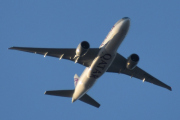 Morten 16 desember 2021 - A7-BFB over Høyenhall, like etterpå kommer det et nytt fly fint inn. Det er Qatar Airways Cargo som kommer med sin Boeing 777-FDZ og heter لبصير