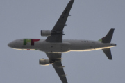 Morten 18 desember 2021 - CS-TMW over Høyenhall, piloten legger seg fint i posisjon med sitt fly som heter Luisa Todi