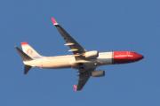 Morten 19 desember 2021 - Norwegian over Høyenhall, her var jeg litt uheldig med bilde, men er det SE-RPH med bilde av Fredrika Bremer på halen?