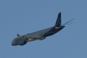 Morten 20 desember 2021 - OE-LNY besøker Høyenhall, men så for resten komme senere når jeg ser den, men jeg må takke piloten for et fantastisk besøk :-)