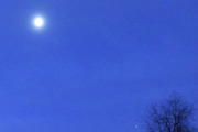 Morten 2 Juledag 26 desember 2021 - SAS og månen, klokken er 08.09. Jeg er nok alene om å ta disse bildene her
