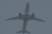 Morten 3 desember 2021 - airBaltic over Høyenhall, det snør enda mer og mørket faller på