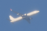Morten 6 desember 2021 - Stort fly over Høyenhall, men tåka har ikke lettet enda, så jeg kan ikke lese det