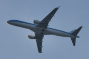 Morten 20 juli 2021 - PH-EZV over Høyenhall, det er KLM Cityhopper som kommer med sin Embraer ERJ-190-100 fra 2012