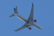 Morten 27 mai 2021 - LN-TUL over Høyenhall, klokken er 18.38. Det er SAS som kommer med sin Boeing 737-705