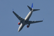Morten 31 mai 2021 - LN-RNU over Høyenhall, klokken er 18.32. Det er SAS Scandinavian Airlines som kommer med sin Boeing 737-783 som er over 11 år gammelt og heter Hans Viking