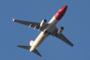 Morten 25 november 2021 - LN-ENU over Høyenhall, det er Norwegian Air Shuttle AOC som kommer med sin Boeing 737-8JP