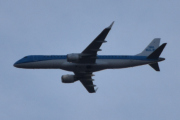 Morten 28 november 2021 - KLM over Høyenhall, jeg klarer ikke å se hvem det er, men den er i posisjon