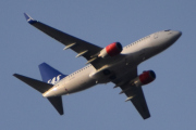 Morten 28 november 2021 - LN-RNW over Høyenhall, det er SAS Scandinavian Airlines som kommer med sitt Boeing 737-700 som er snart 12 år gammelt